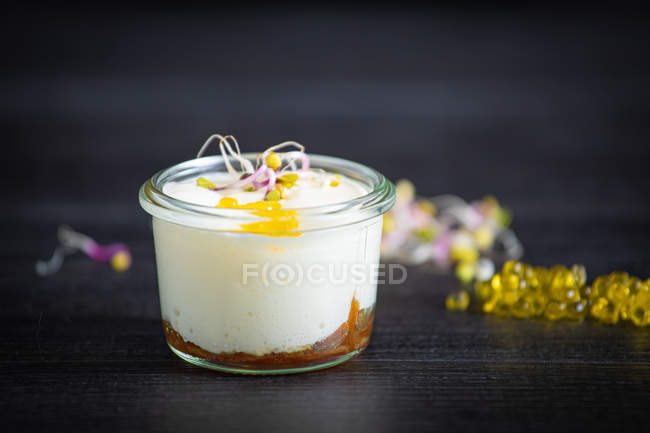 Mousse of goat cheese, caramelized onion and olive oil caviar — Stock Photo