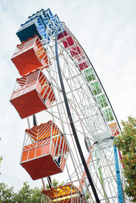 Riesenrad im Freizeitpark — Stockfoto