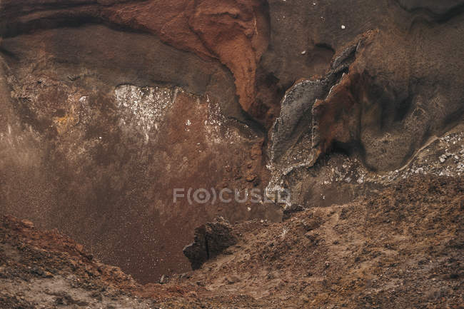 Rocky terrain and red cliffs in Tongariro in New Zealand — Stock Photo