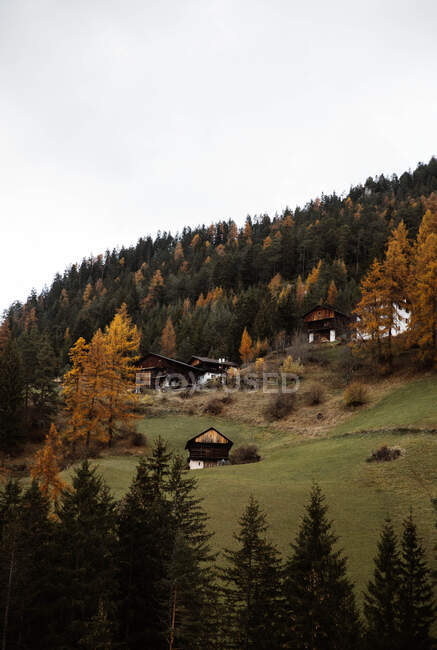 Scene of beautiful village on cloudy autumn day — Stock Photo