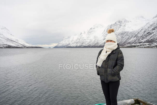 Young woman in warm clothes — Stock Photo