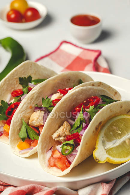 Homemade Mexican Tacos with fresh vegetables and chicken on white background — Stock Photo