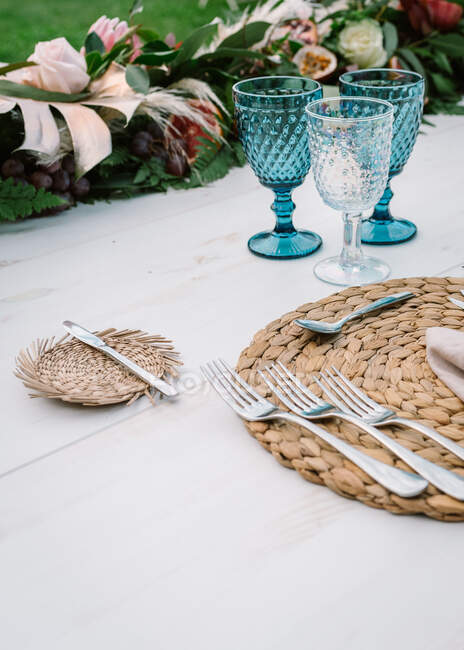Простий сільський весільний стіл прикраса — стокове фото