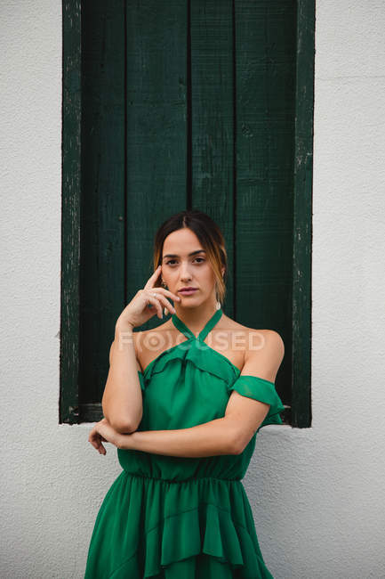 Barefoot woman leaning on house wall — Stock Photo