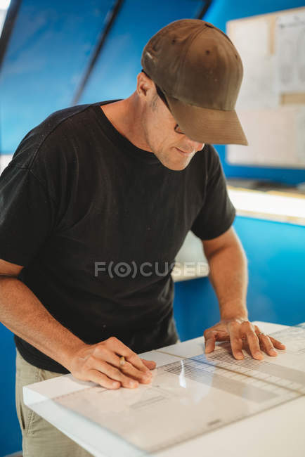 Craftsman making surf board in workshop — Stock Photo
