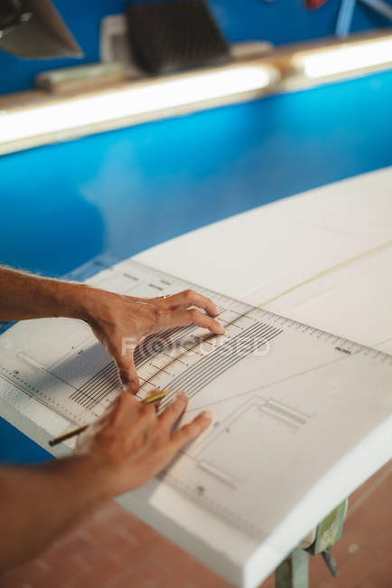 Cropped image of Craftsman making surf board in workshop — Stock Photo