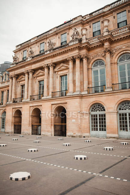 Palais Royal palace in square of Paris on cloudy day — Stock Photo