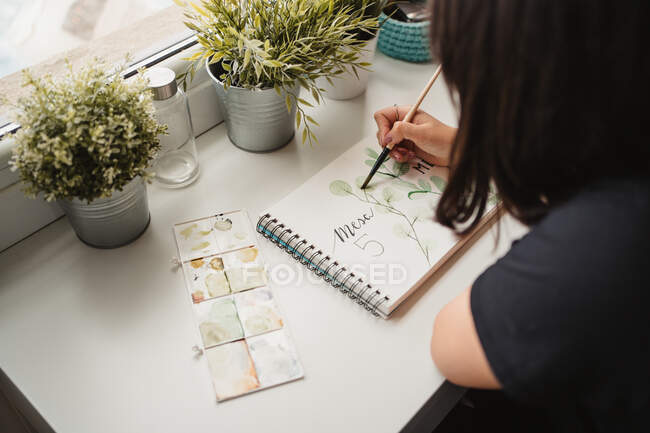 Faceless female artist painting with watercolors at home — Stock Photo