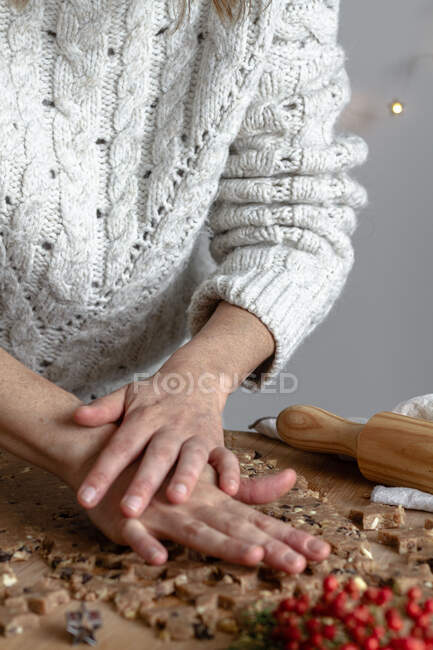 Anonymous lady preparing cookies with tin form for baking — Stock Photo