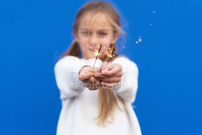 Little girl playing with Bengal lights — Stock Photo
