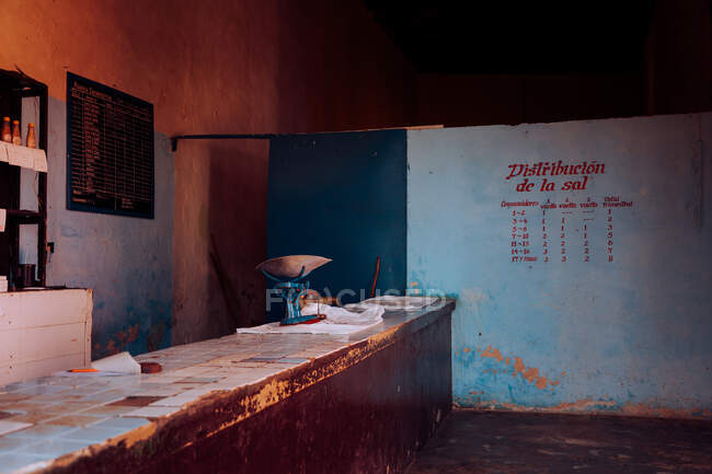 На старих синіх стінах Куби кидали кав 