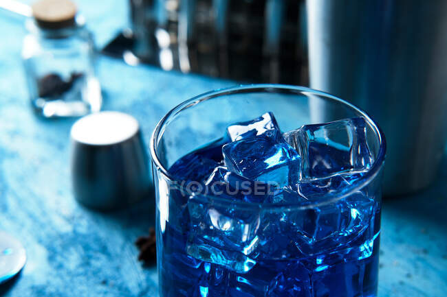 Blue drink and bartender tools on table — Stock Photo
