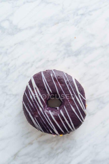 Doughnut on marble background — Stock Photo