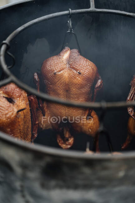 From above of cooking fried chicken in tandoor in market stall — Stock Photo