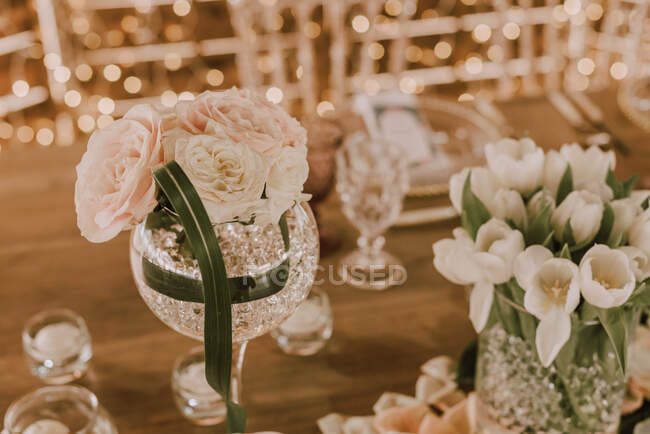 Elegant banquet with flowers under tent — Stock Photo