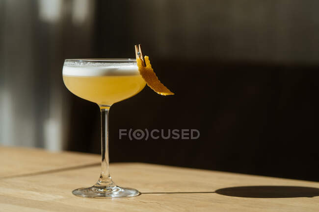 Fresh appetizing cocktail in glass festively decorated with clothespin — Stock Photo