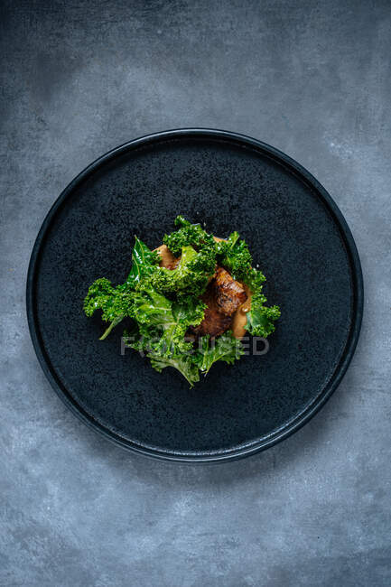 Salad with lettuce leaves and meat — Stock Photo