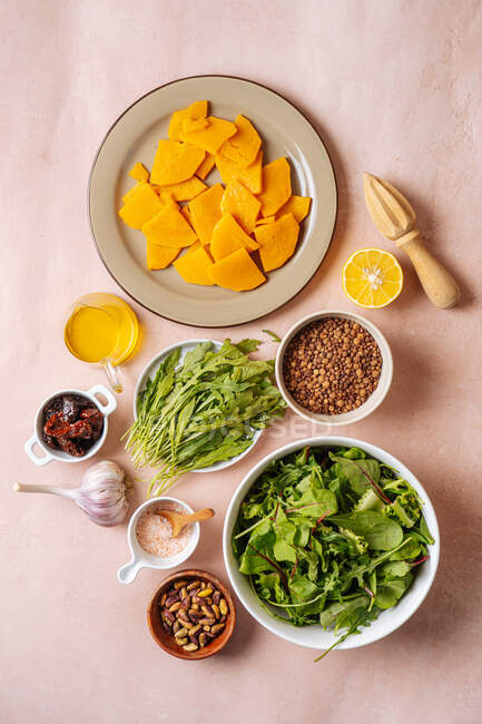 Vários ingredientes para prato vegan saudável — Fotografia de Stock