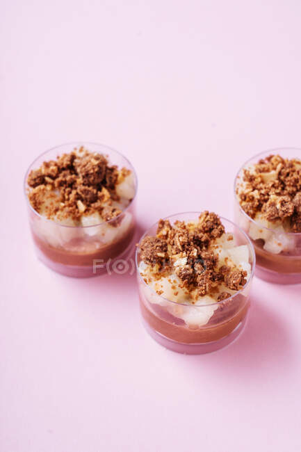 Glass cups with chocolate mousse — Stock Photo