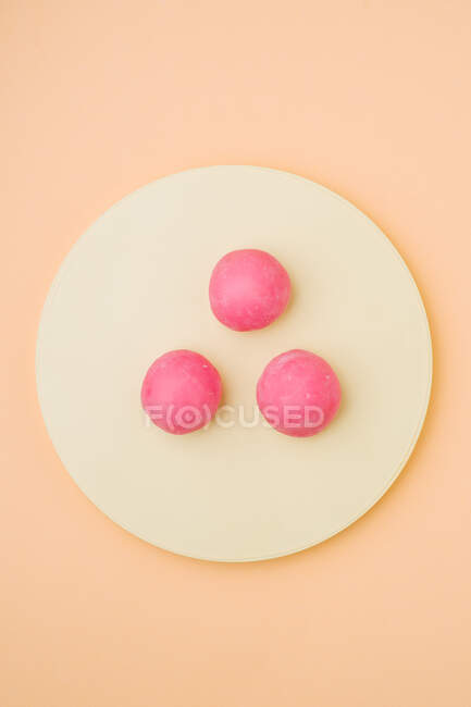 Delicious dessert with pink icing — Stock Photo