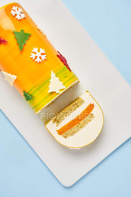 Cut fruit Christmas dessert on board — Stock Photo