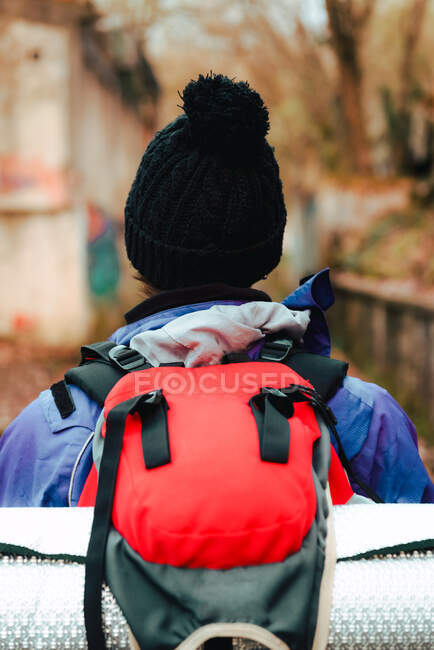 Unrecognizable backpacker trekking in autumn forest — Stock Photo