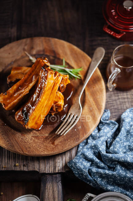 Grilled pork ribs on wooden plate — Stock Photo