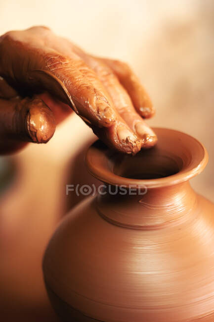 Crop potter making pot in workshop — Stock Photo