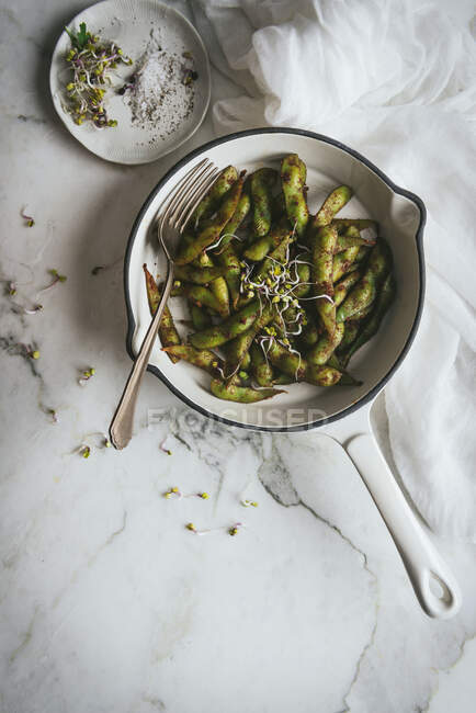 Bowl with edamame dish on table — Stock Photo