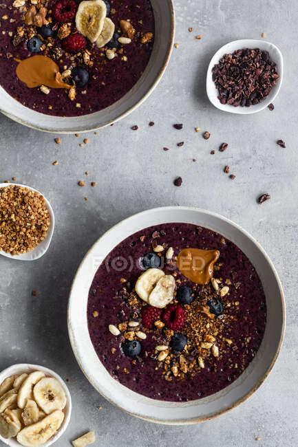 Healthy acai bowls with ingredients — Stock Photo
