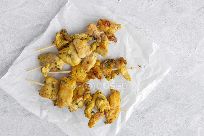 Homemade Moorish skewers with rice of meat with spices. Typical oriental food from above on white background. Flat lay. Top view — Stock Photo