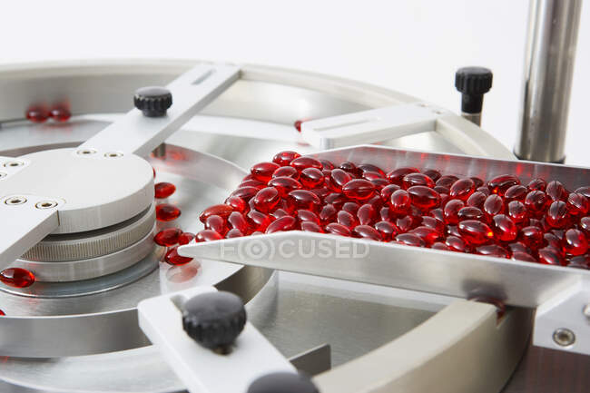 Procédé et emballage de fabrication de comprimés et pilules industriellement pour le secteur médical et de la santé — Photo de stock