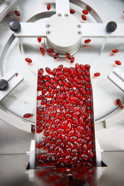 Prozess und Verpackung der industriellen Herstellung von Tabletten und Pillen für den Medizin- und Gesundheitssektor — Stockfoto
