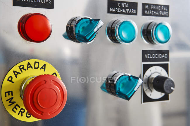 Details of machinery for packaging and manufacture of tablets and vials of tablets and pills industrially for the medical and health sector — Stock Photo