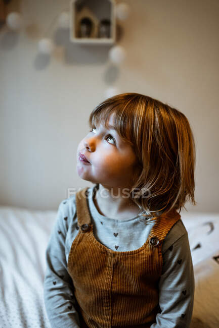 Ritratto di una bambina adorabile — Foto stock