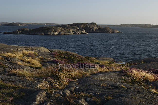 Scenic view of sea with rocky coastline — Stock Photo