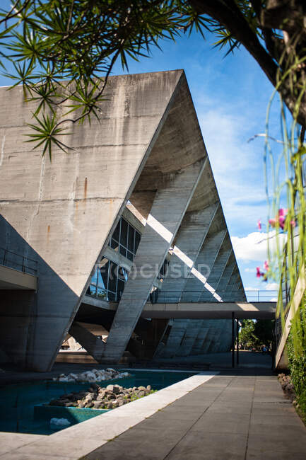 Vista lateral do Museu de Arte Contemporânea no Brasil — Fotografia de Stock