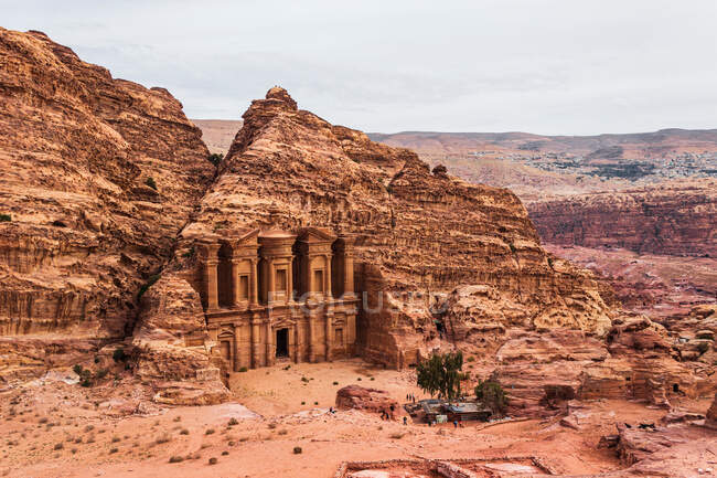 Vistas de um templo famoso em Petra visto de cima — Fotografia de Stock