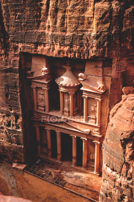 Vistas de un famoso templo en Petra vistas desde arriba - foto de stock