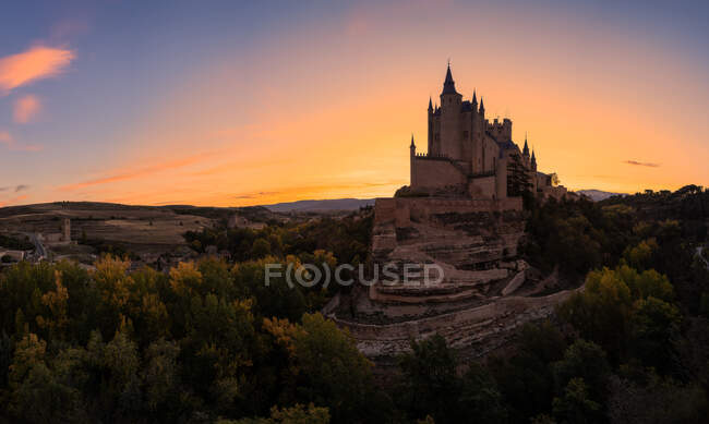 Bonitas vistas del Alcázar de Segovia - foto de stock