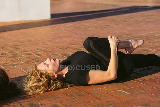 Women practicing supine yoga pose together — Stock Photo
