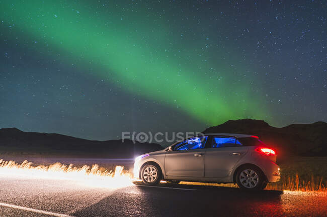 Northern lights at midnight, Vik, Southern region, Islândia — Fotografia de Stock