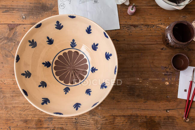 Nahaufnahme einer Keramikplatte von oben gesehen — Stockfoto