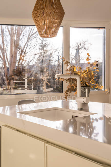 Interior of dining zone in cozy light kitchen — Stock Photo