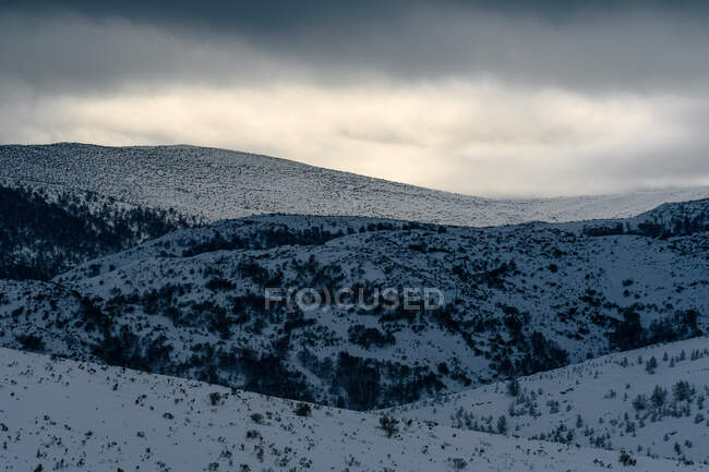 Snowing in winter landscape of the Babia Natural Park mountains — Stock Photo
