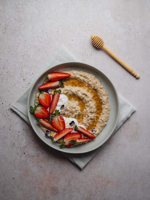 Closeup of a delicious plate of strawberry porridge on a table in the kitchen — Stock Photo