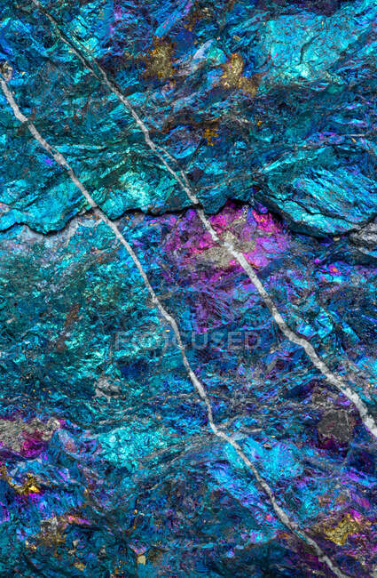 Textura Macro Fotografia de minério de pavão (Chalcopyrite tratada com ácido) do México; um minério de cobre — Fotografia de Stock