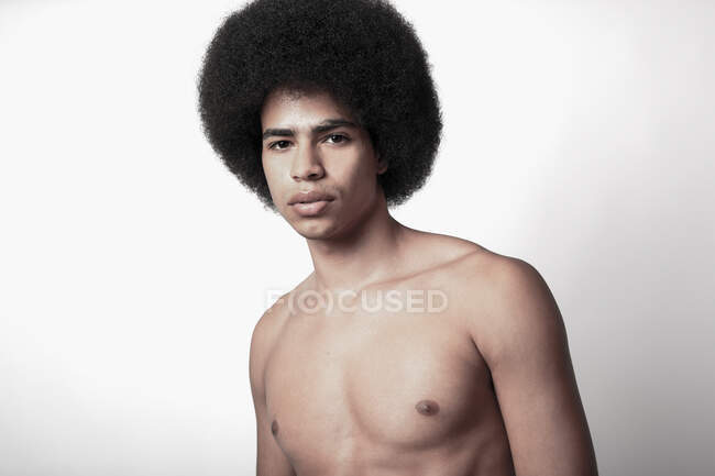 Young confident black man with six pack abs and Afro hairstyle looking at  camera on white background — abdomen, generation - Stock Photo | #467854290