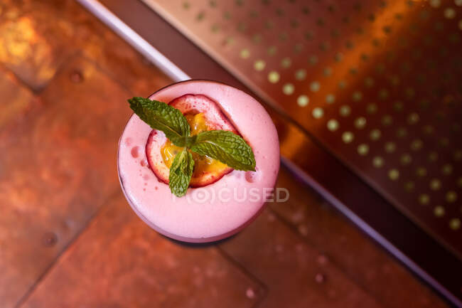 Well elaborated cocktail made by vodka and passion fruit in the bar — Stock Photo
