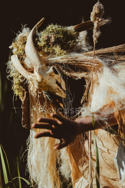 Shaman invoking the spirits in a ceremony in a forest — Stock Photo
